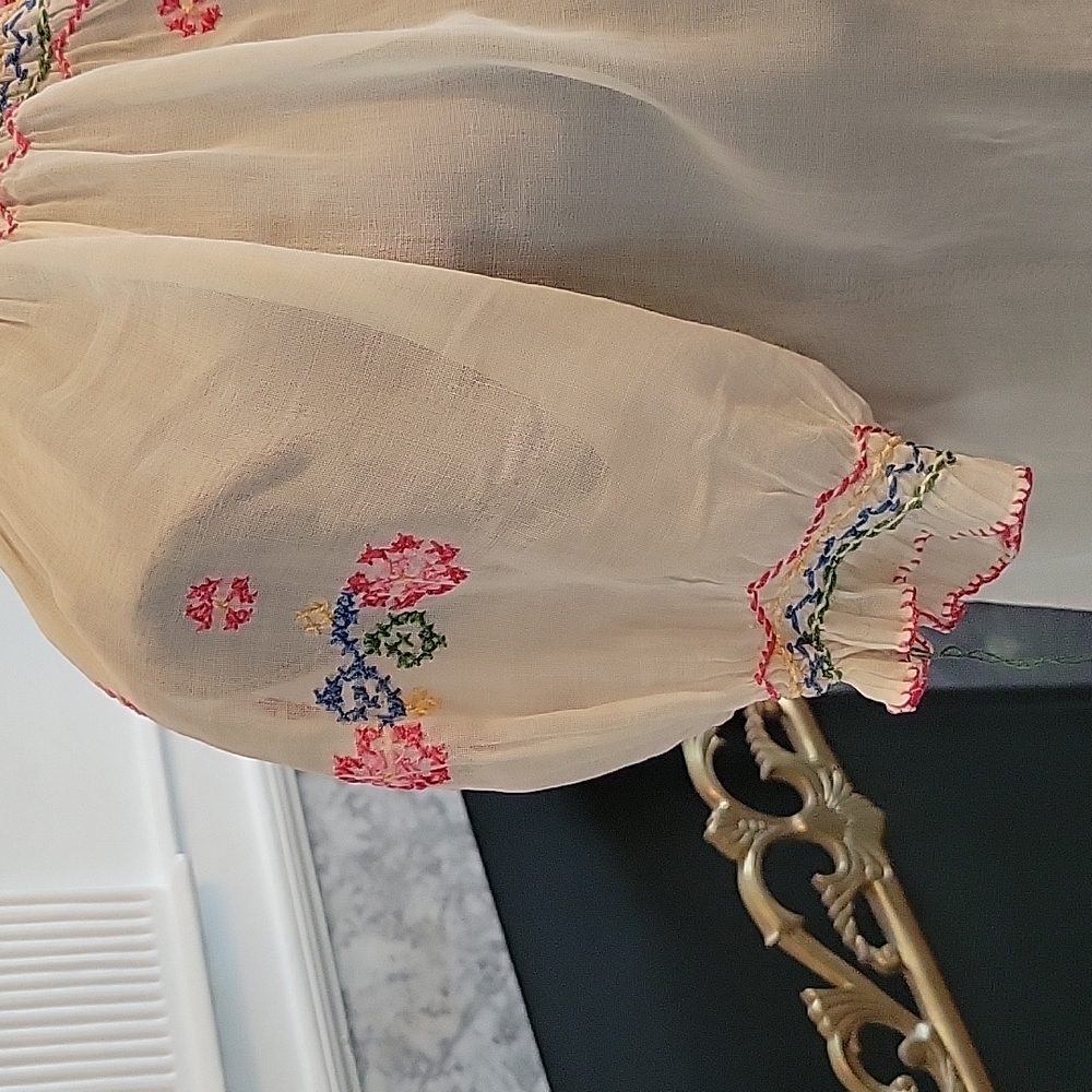 Vintage Hungarian Embroidered Peasant Blouse - image 5